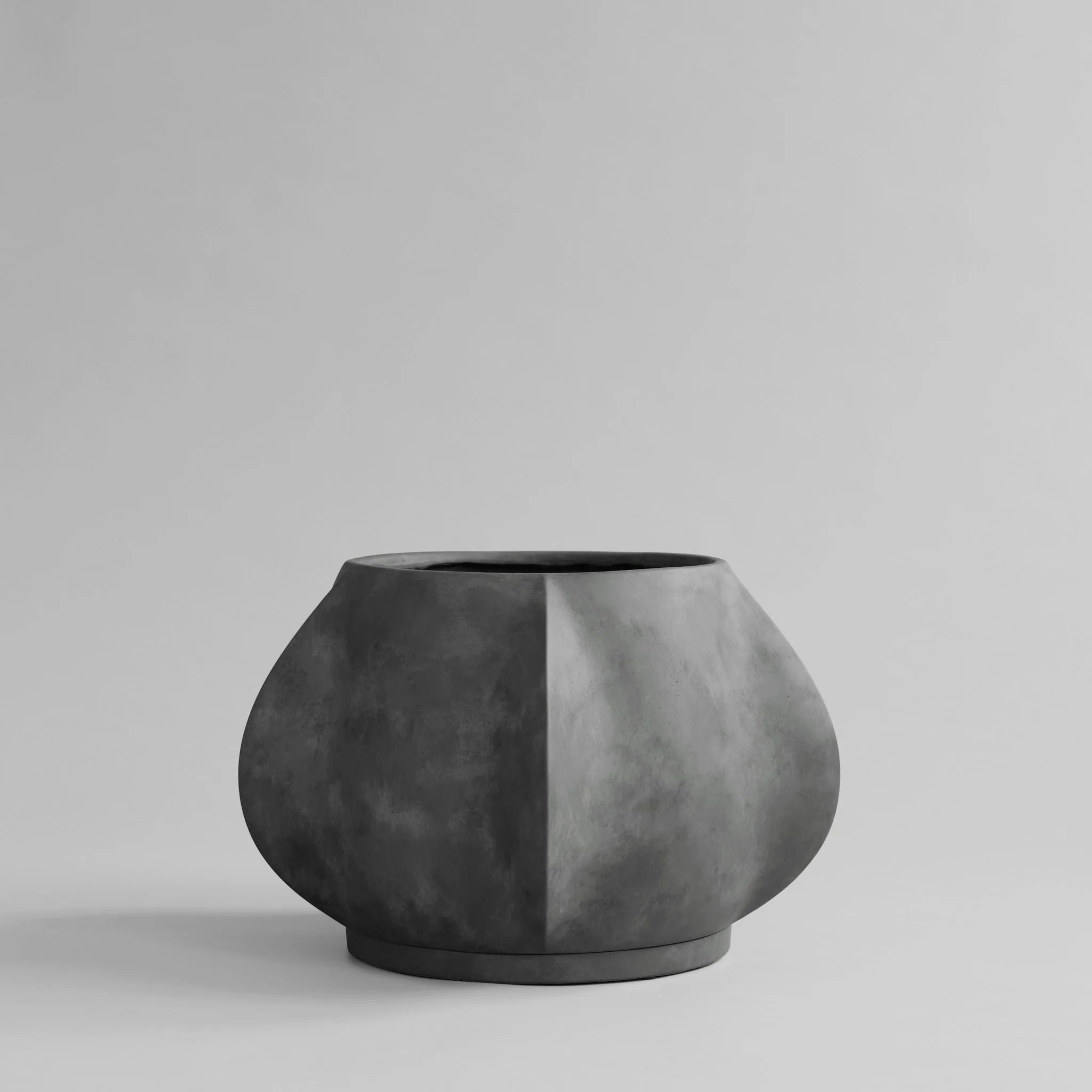 ARKET PLANT POT MEDIO DARK GREY